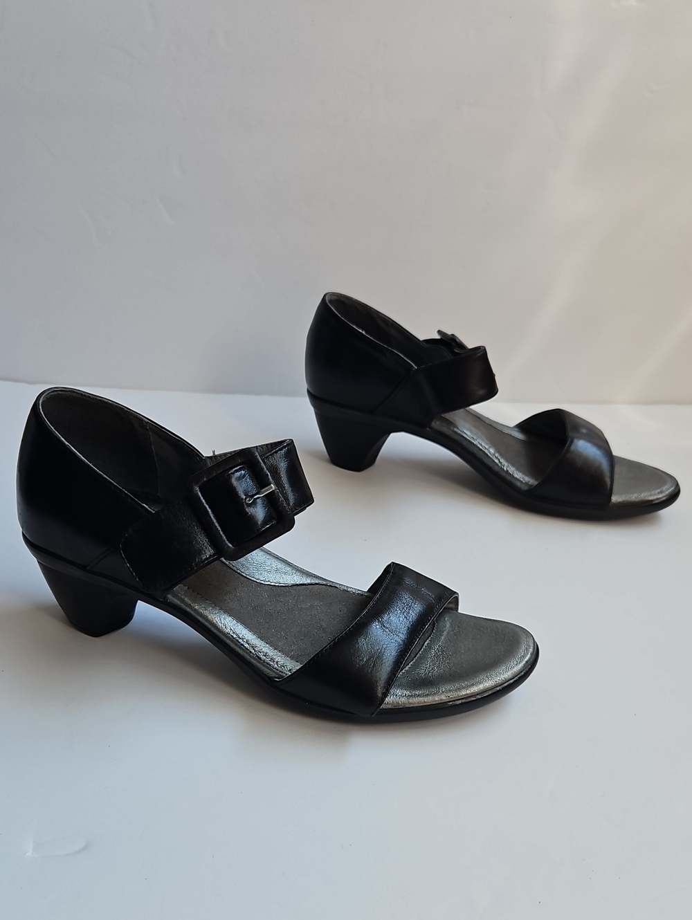 Naot Black Leather Ankle Strap Open Toe Low Heel Sandals